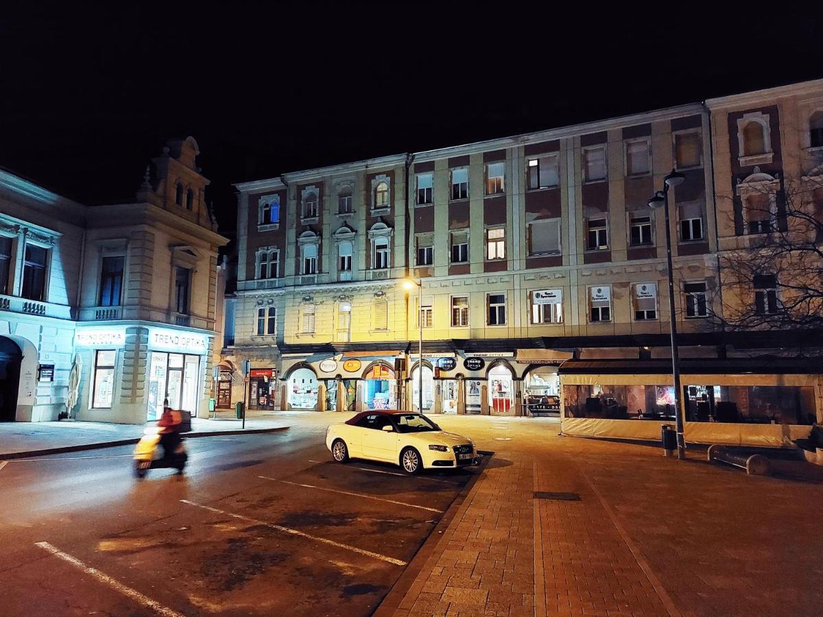 Square 16 - Absolutely Location דירה